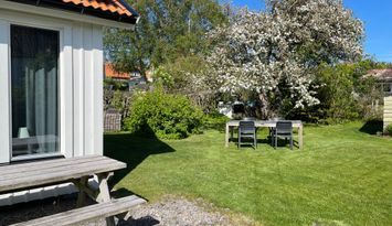 Havsnära stuga i Träslövsläge uthyres. Nära bad.