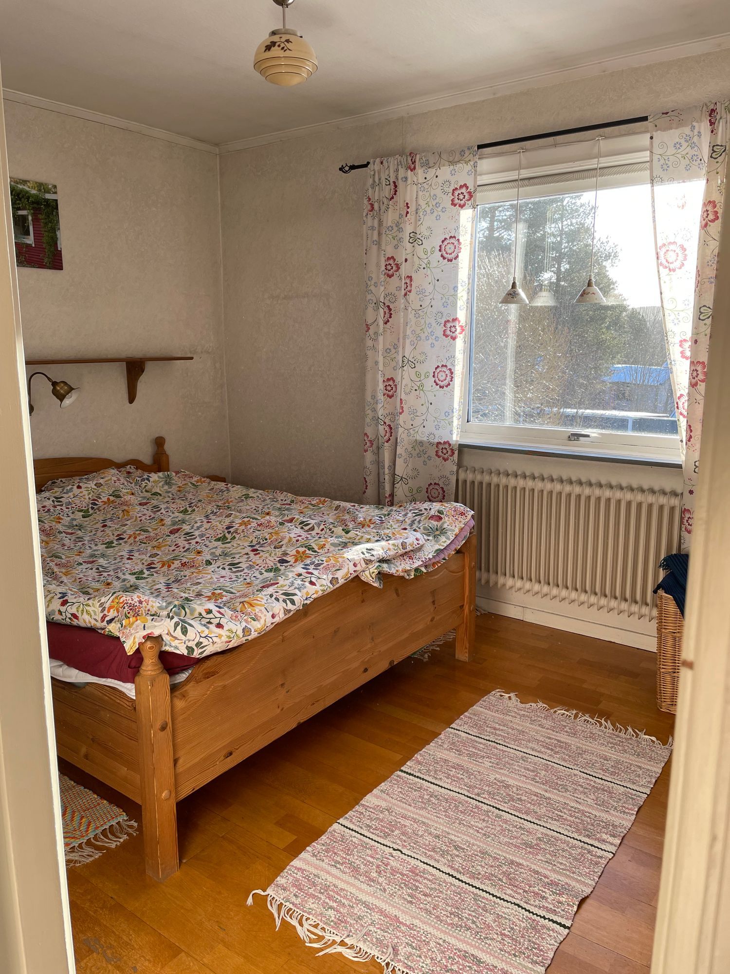 Hus i centrala Jokkmokk, med utsikt mot solnedgång – bild 11 av 20