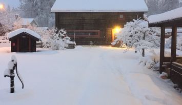 Charmig stuga på dalagård nära Romme Alpin