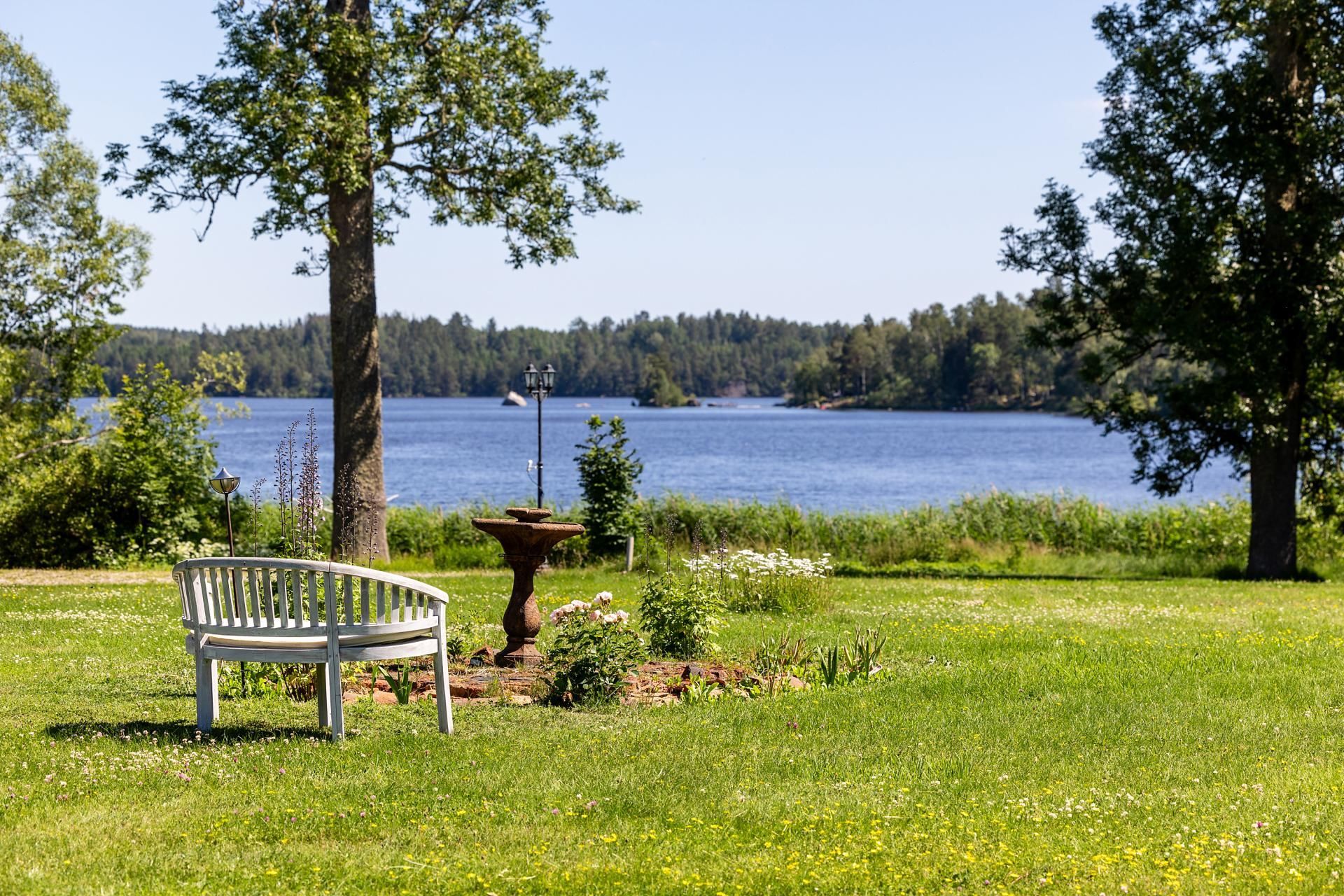 Hus i Sörmland vid sjö med egen brygga och bastu – bild 4 av 24