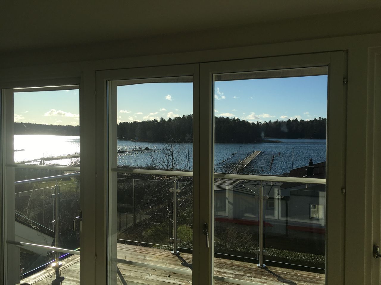 Stort hus nära Stockholm, vatten, bad och natur – bild 5 av 13