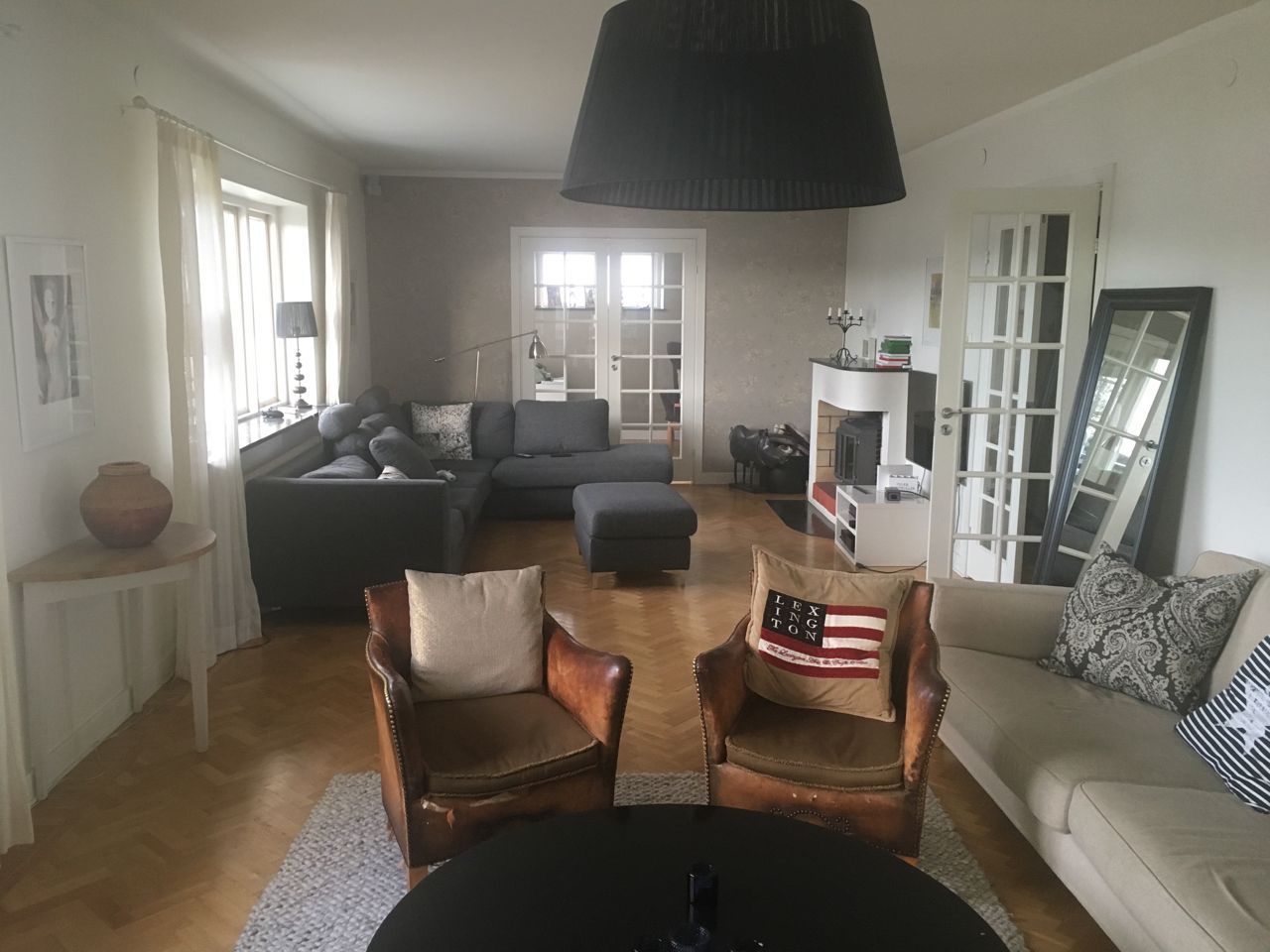 Stort hus nära Stockholm, vatten, bad och natur – bild 6 av 13