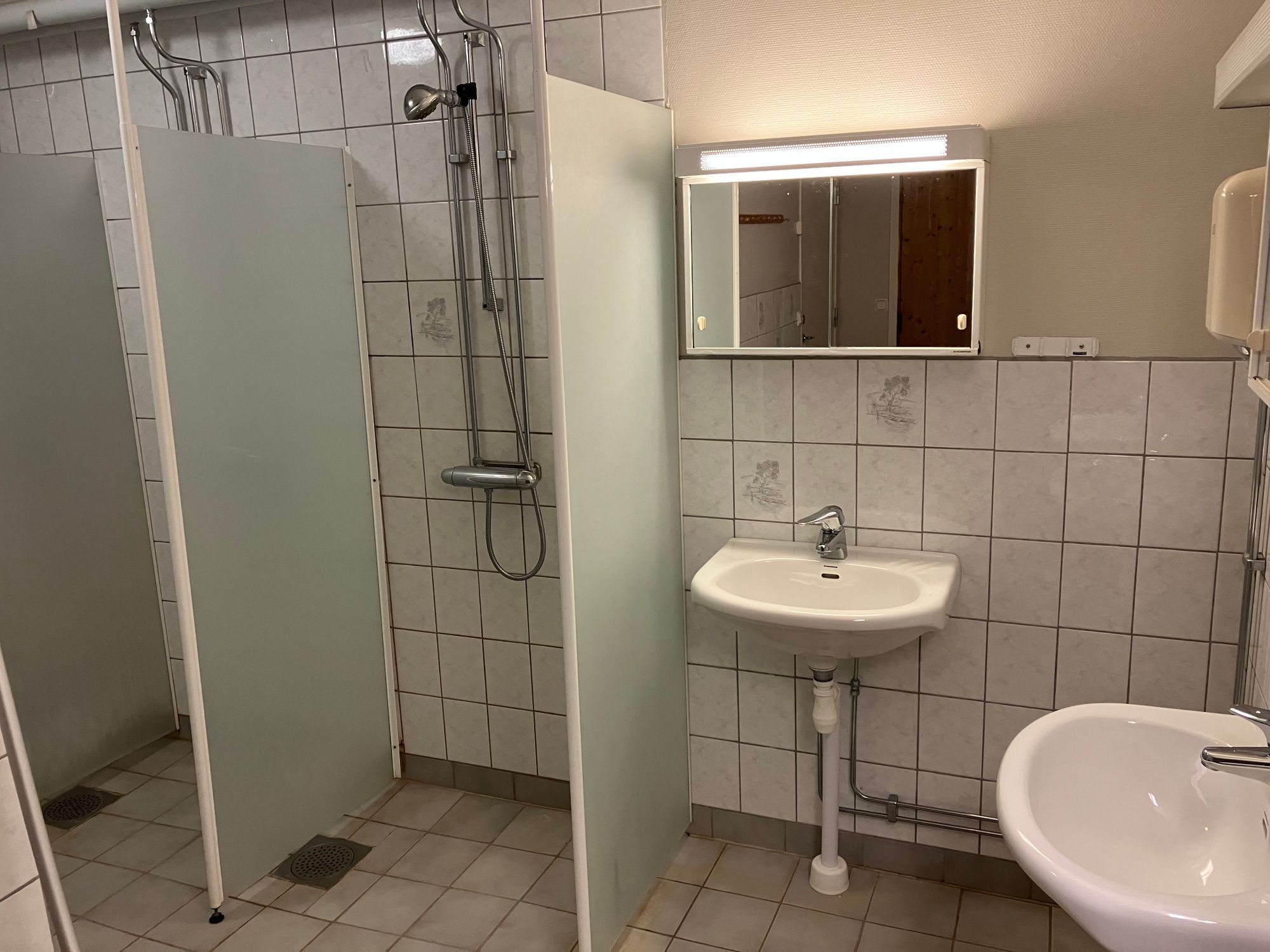Plats för många i direkt närhet till skog och sjö! – bild 9 av 16