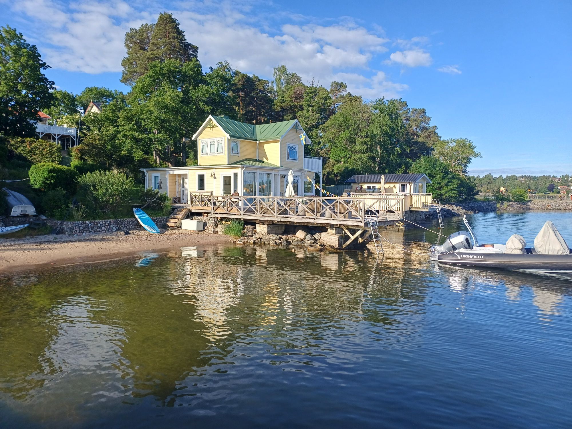 Villa Vågskvalp – Paradiset i Stockholm skärgård – bild 2 av 24