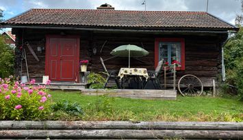 Mysig timmerstuga nära Romme Alpin