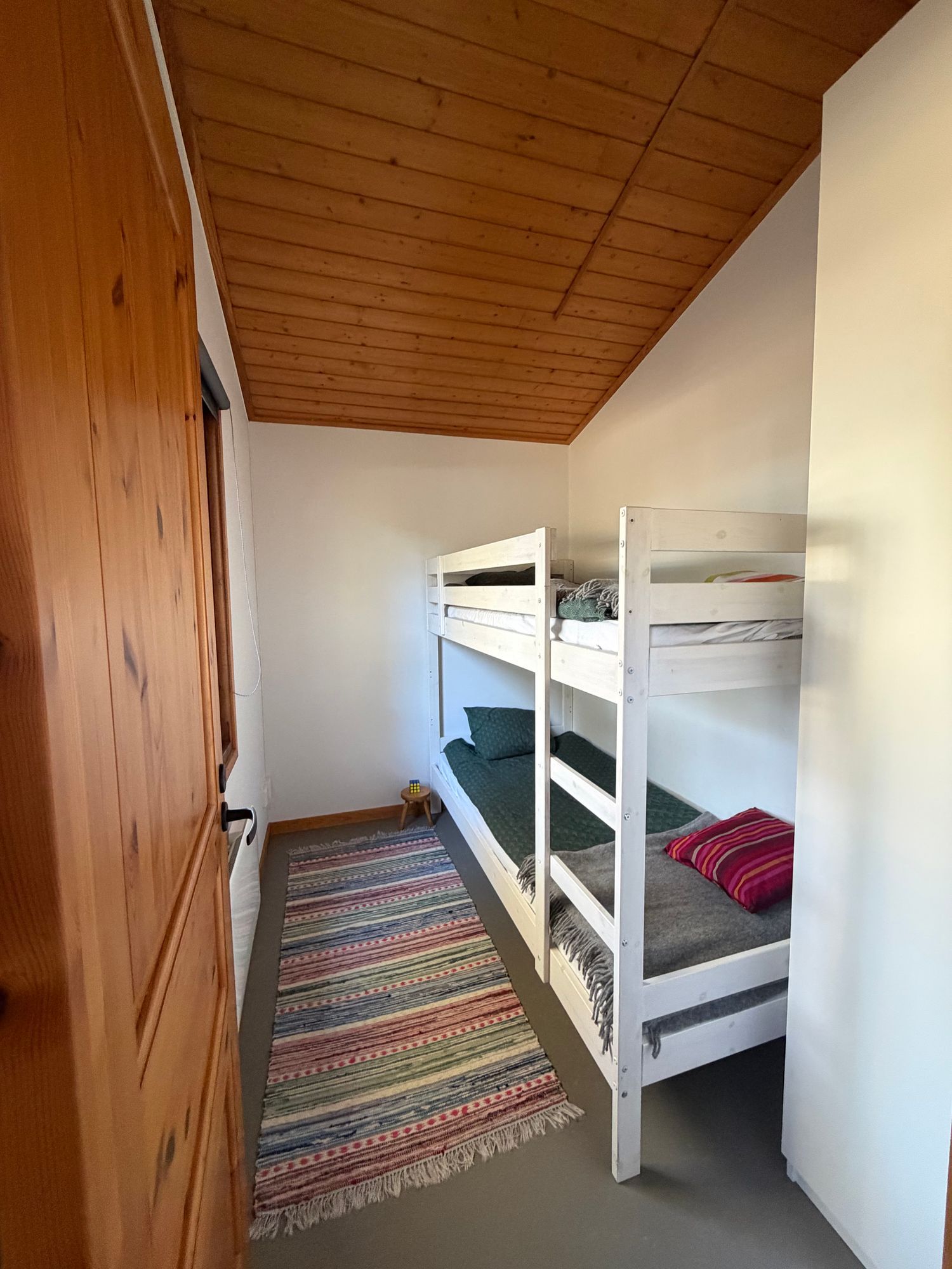 Stuga med fri havsutsikt och nära till badstrand – bild 7 av 13