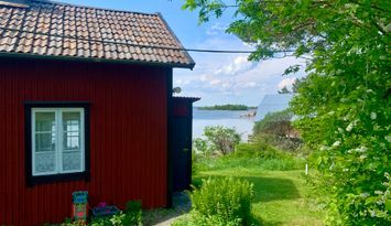 Genuint torp med vågskvalp & magiska solnedgångar