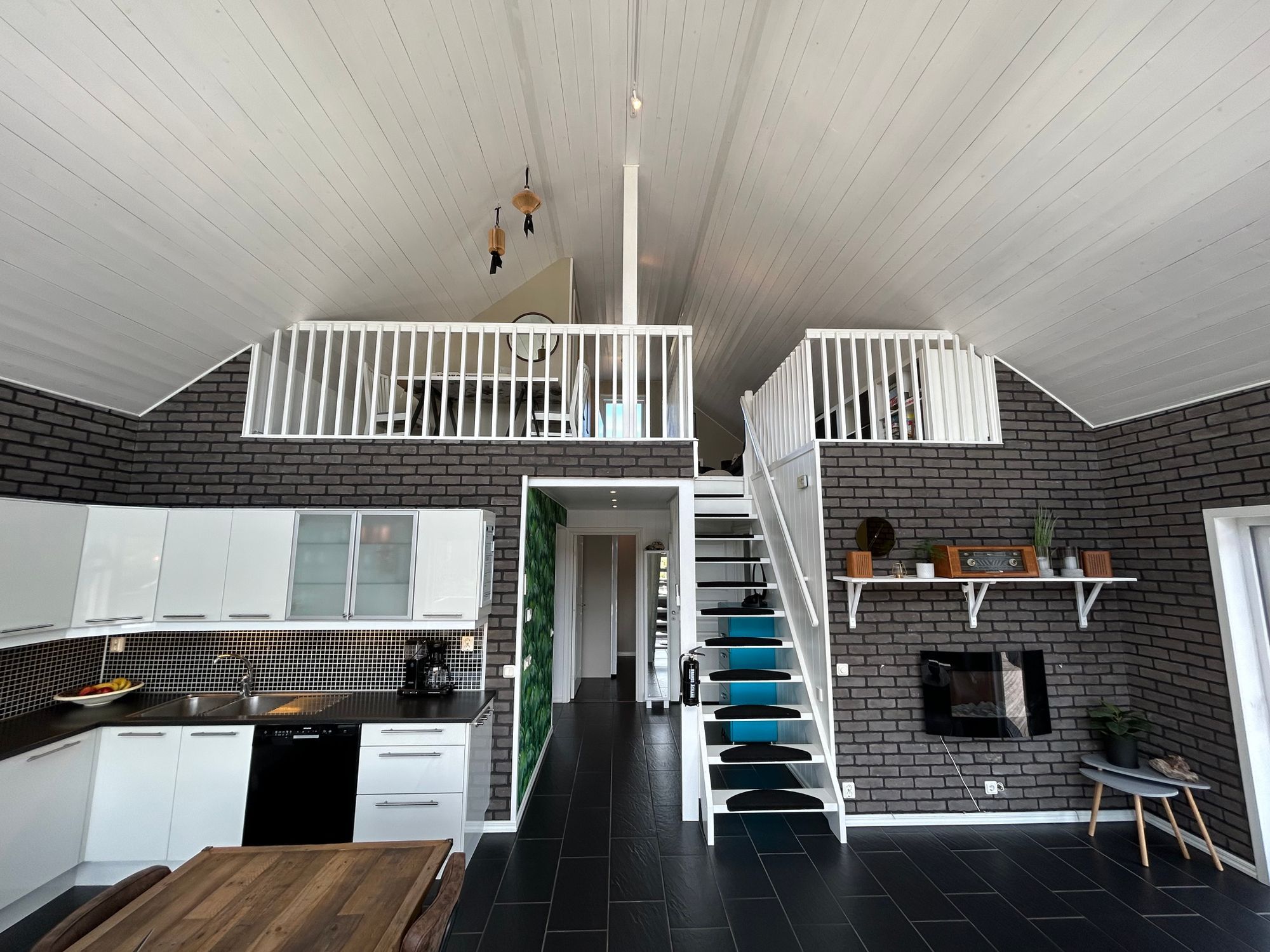 Sommarhus med pool – bild 4 av 16
