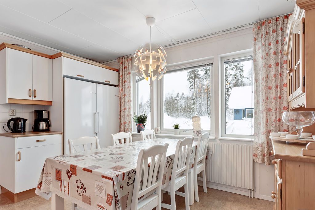 Stort hus nära Kungsberget, 5 sovrum – bild 7 av 24