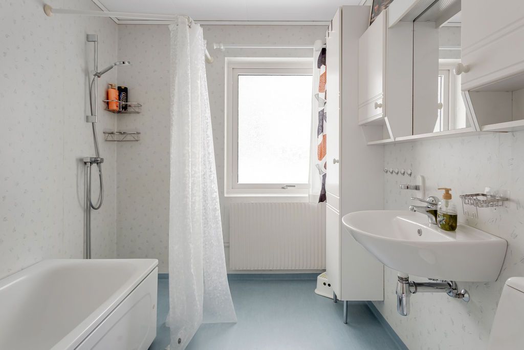 Stort hus nära Kungsberget, 5 sovrum – bild 12 av 24