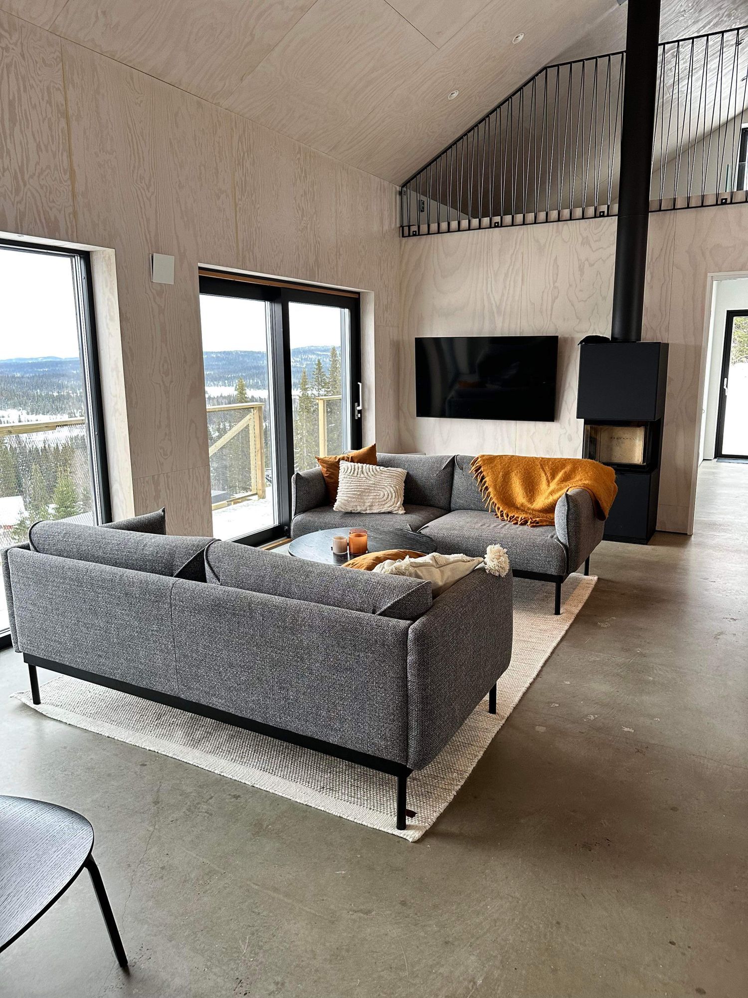 Modern, familjevänlig stuga – bild 2 av 14