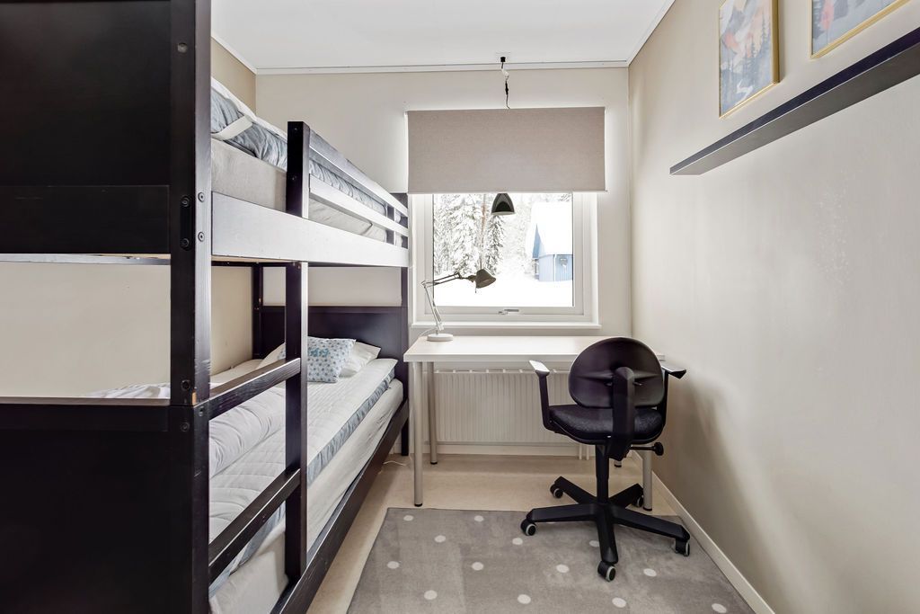 Stort hus nära Kungsberget, 5 sovrum – bild 14 av 24