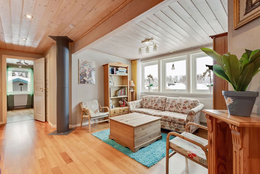 Stort hus nära Kungsberget, 5 sovrum – bild 5 av 24