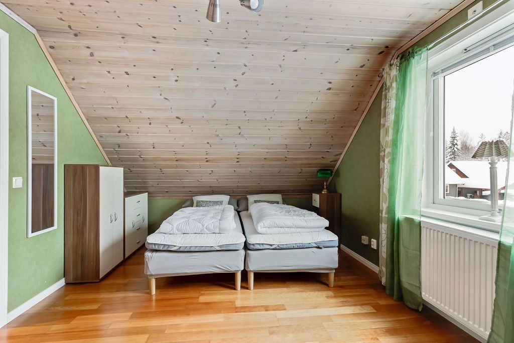 Stort hus nära Kungsberget, 5 sovrum – bild 19 av 24