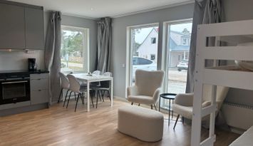 Nyproducerad och fräsch stuga nära Klintehamn