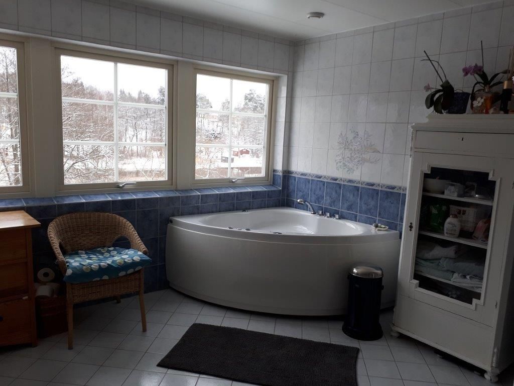 Modern villa med pool! – bild 10 av 11