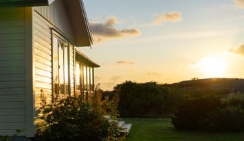 Stuga nära strand och brygga | SE09159