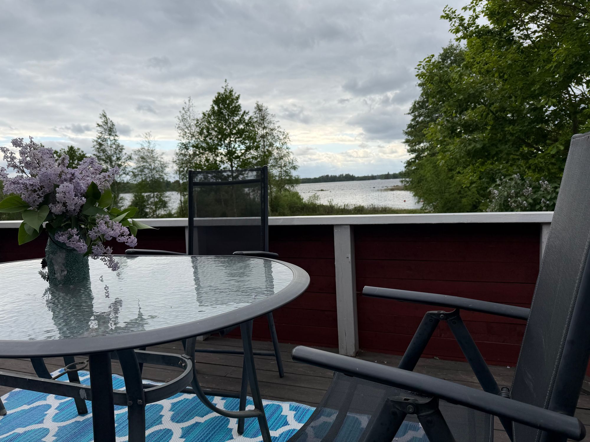 Modern stuga nära sjö i södra Småland – bild 13 av 14
