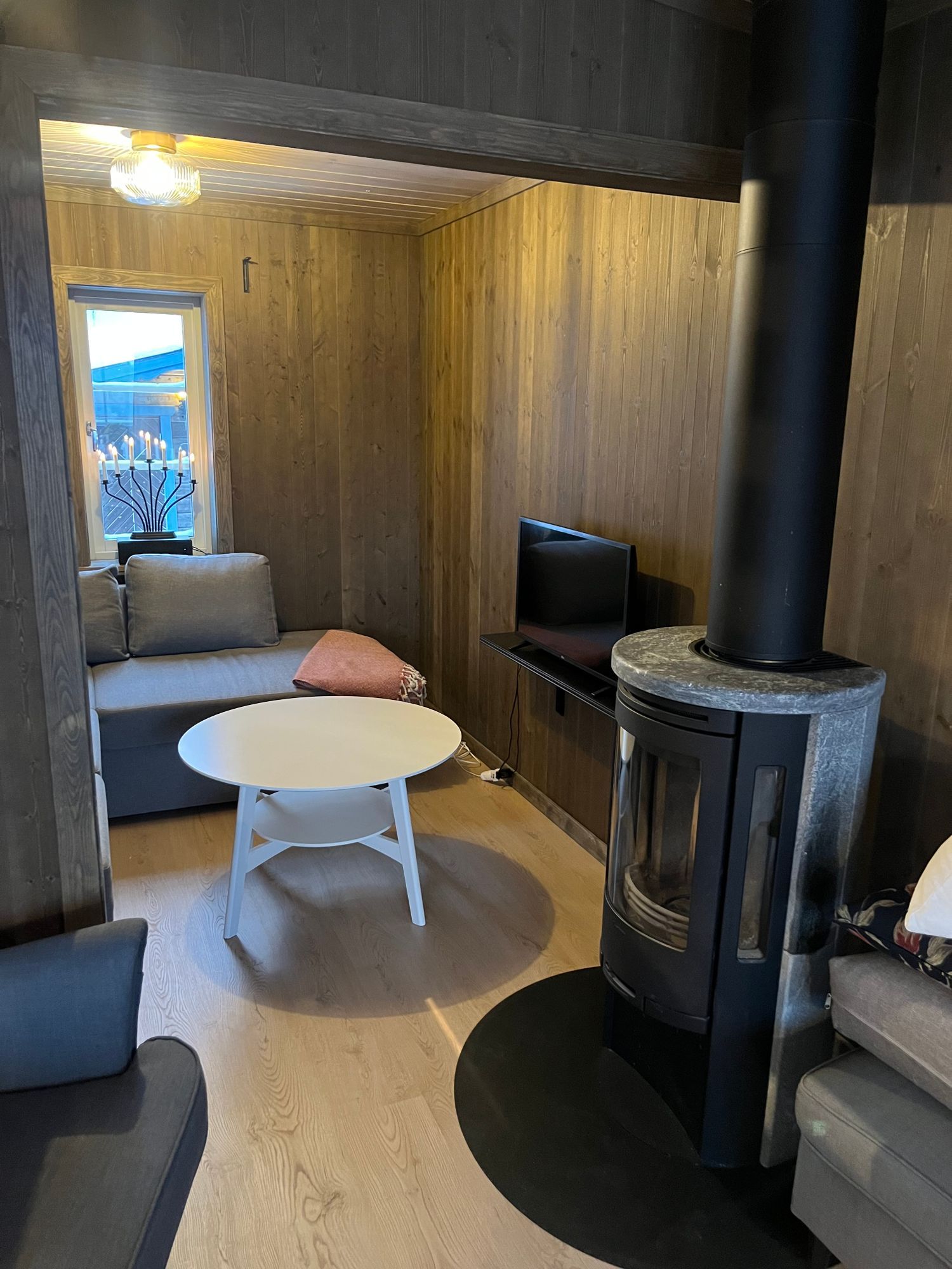 Nyrenoverat hus, 4lgh med västervy vid spåret – bild 8 av 24
