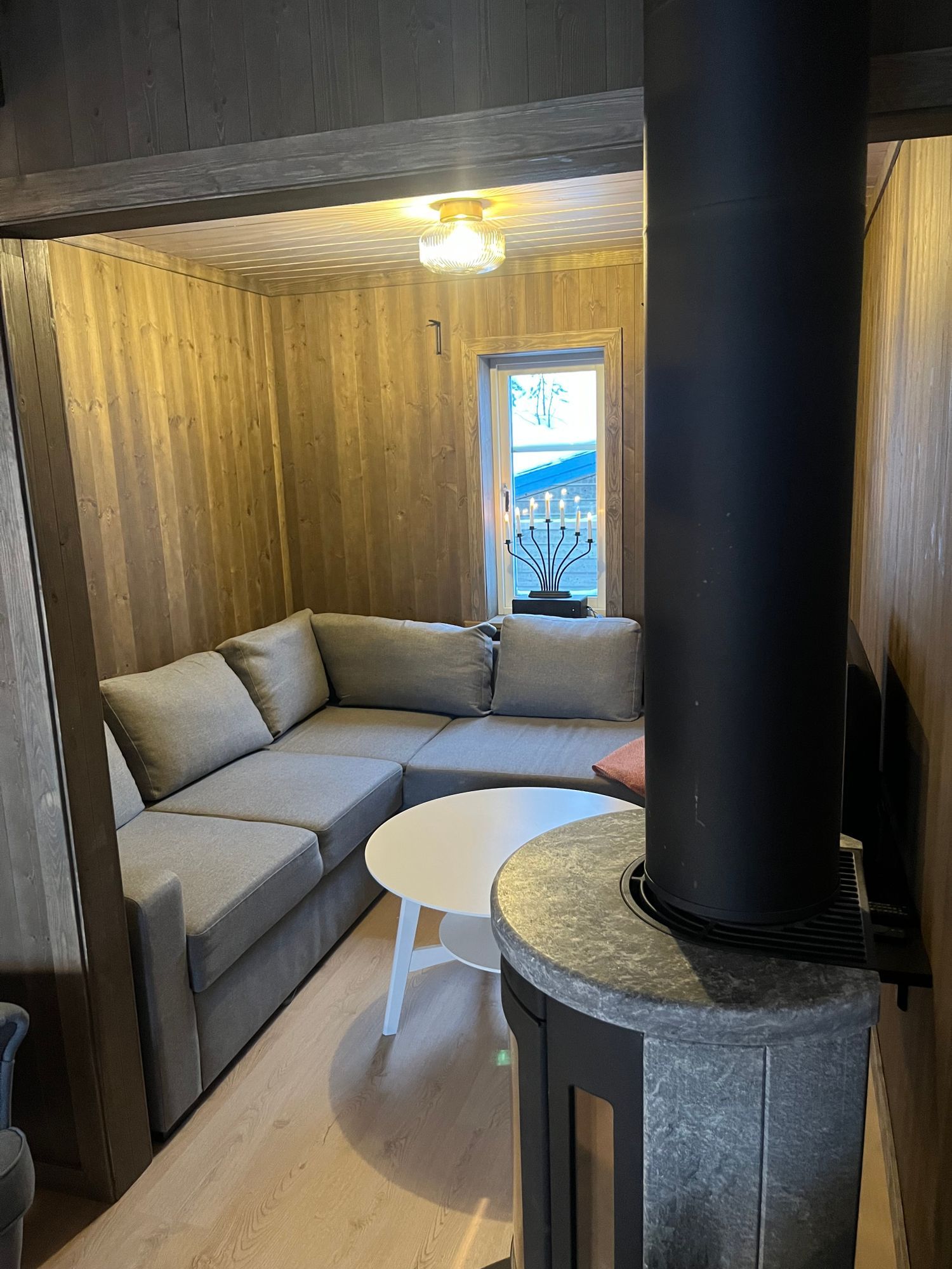 Nyrenoverat hus, 4lgh med västervy vid spåret – bild 9 av 24