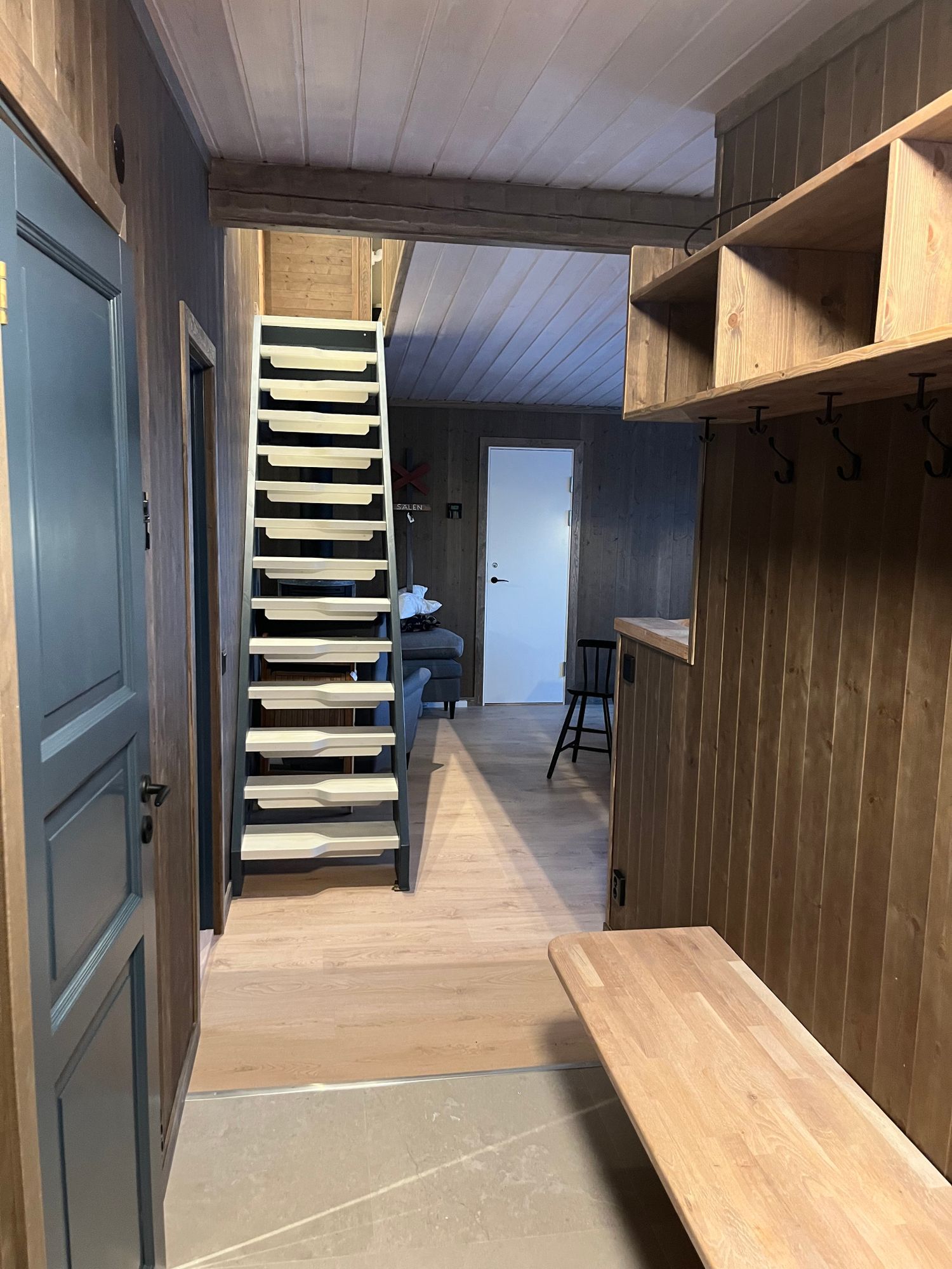 Nyrenoverat hus, 4lgh med västervy vid spåret – bild 12 av 24