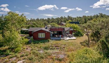 Hus med havsutsikt nära Själsö hamn utanför Visby