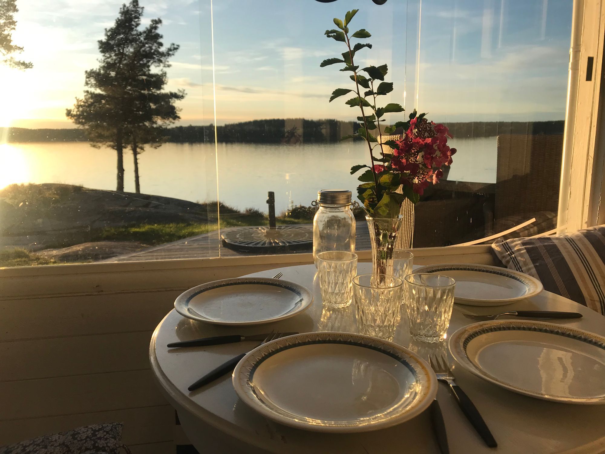 Sommaridyll vid sjö – bild 6 av 24