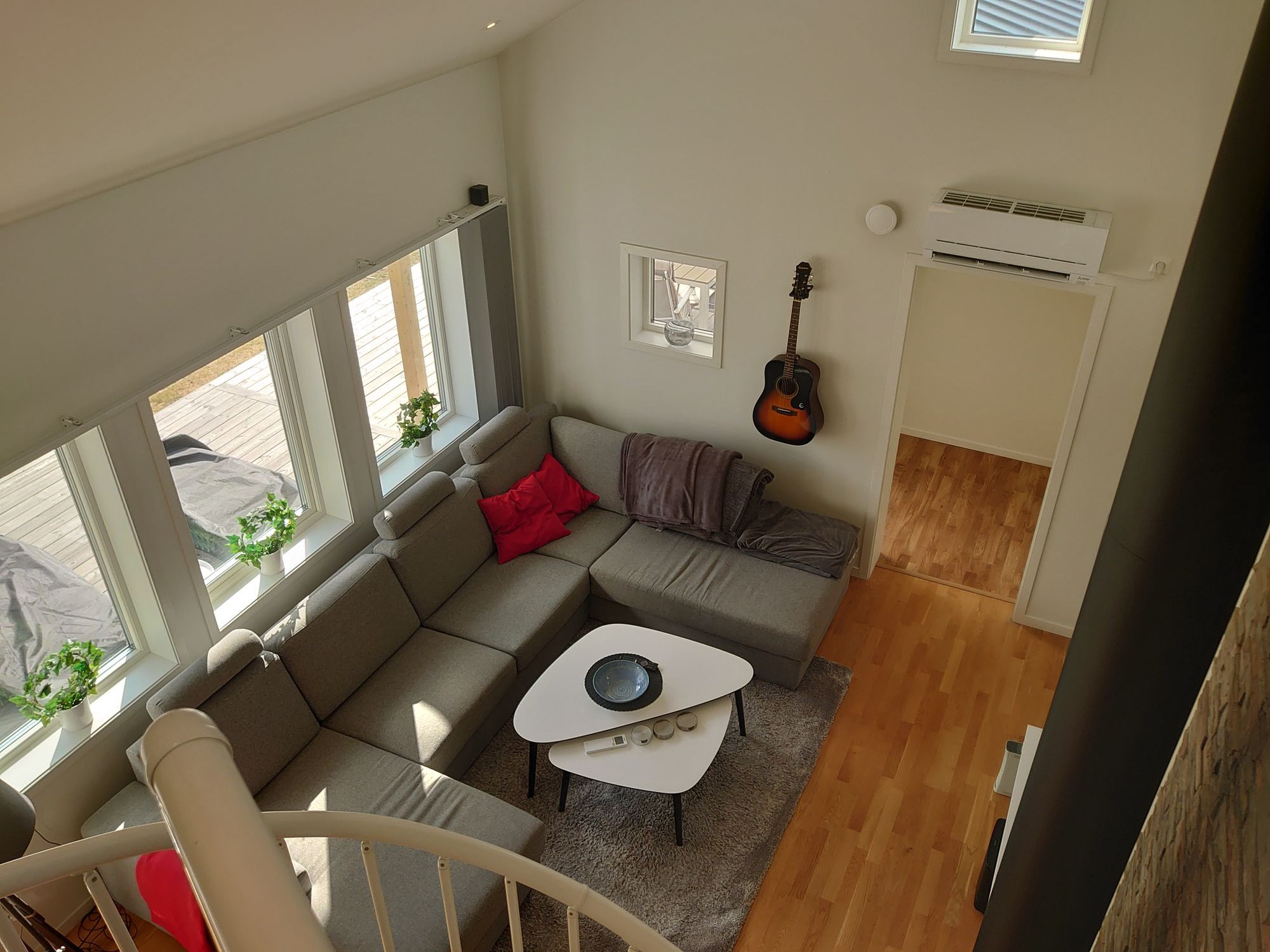 Arkitektritat modernt funkishus i Byxelkrok – bild 5 av 24