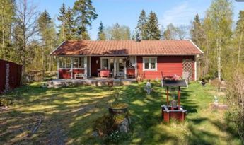 Cosy cottage in Roslagen near sea and forest