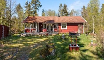 Mysig stuga i Roslagen nära hav & skog!
