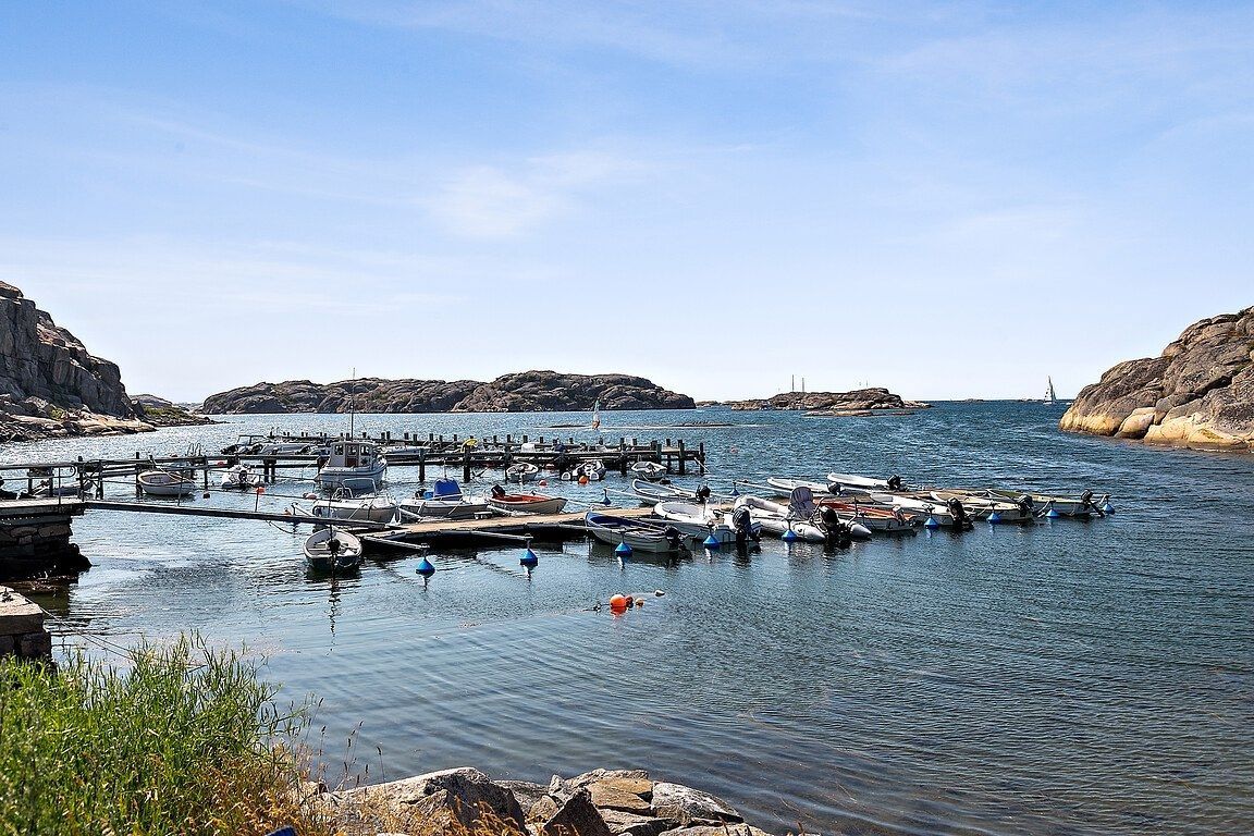 Sommaridyll i Heestrand nära hav, klippor och bad – bild 8 av 11