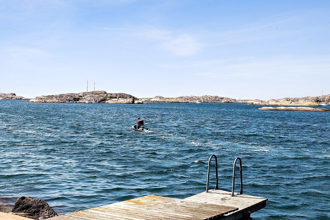 Sommaridyll i Heestrand nära hav, klippor och bad – bild 10 av 11