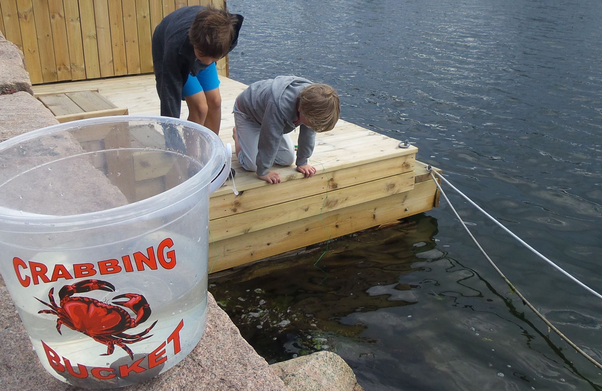 Havet, två meter från - med egen brygga. – bild 6 av 20