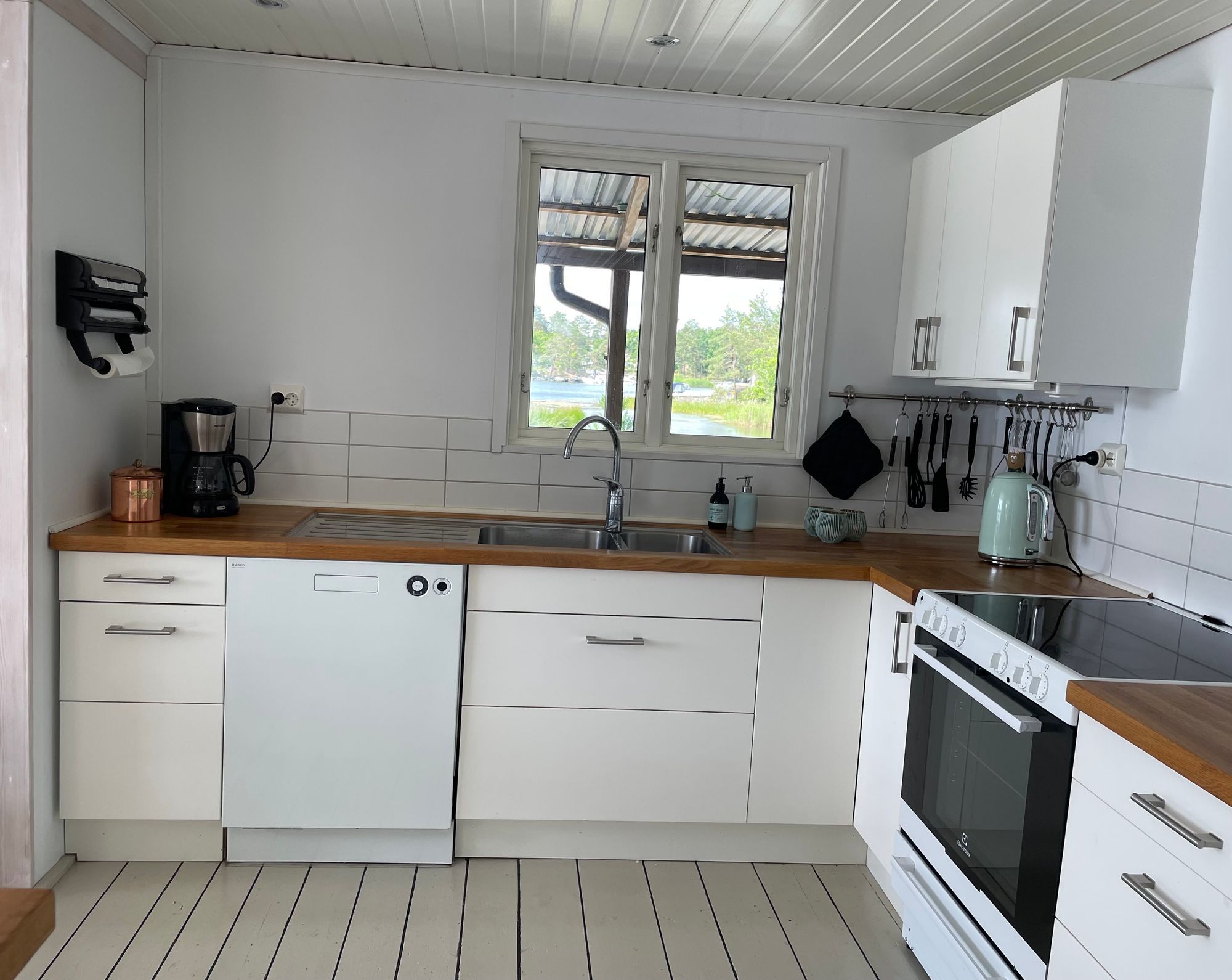 Härligt sommarhus med havstomt och egen brygga – bild 17 av 24