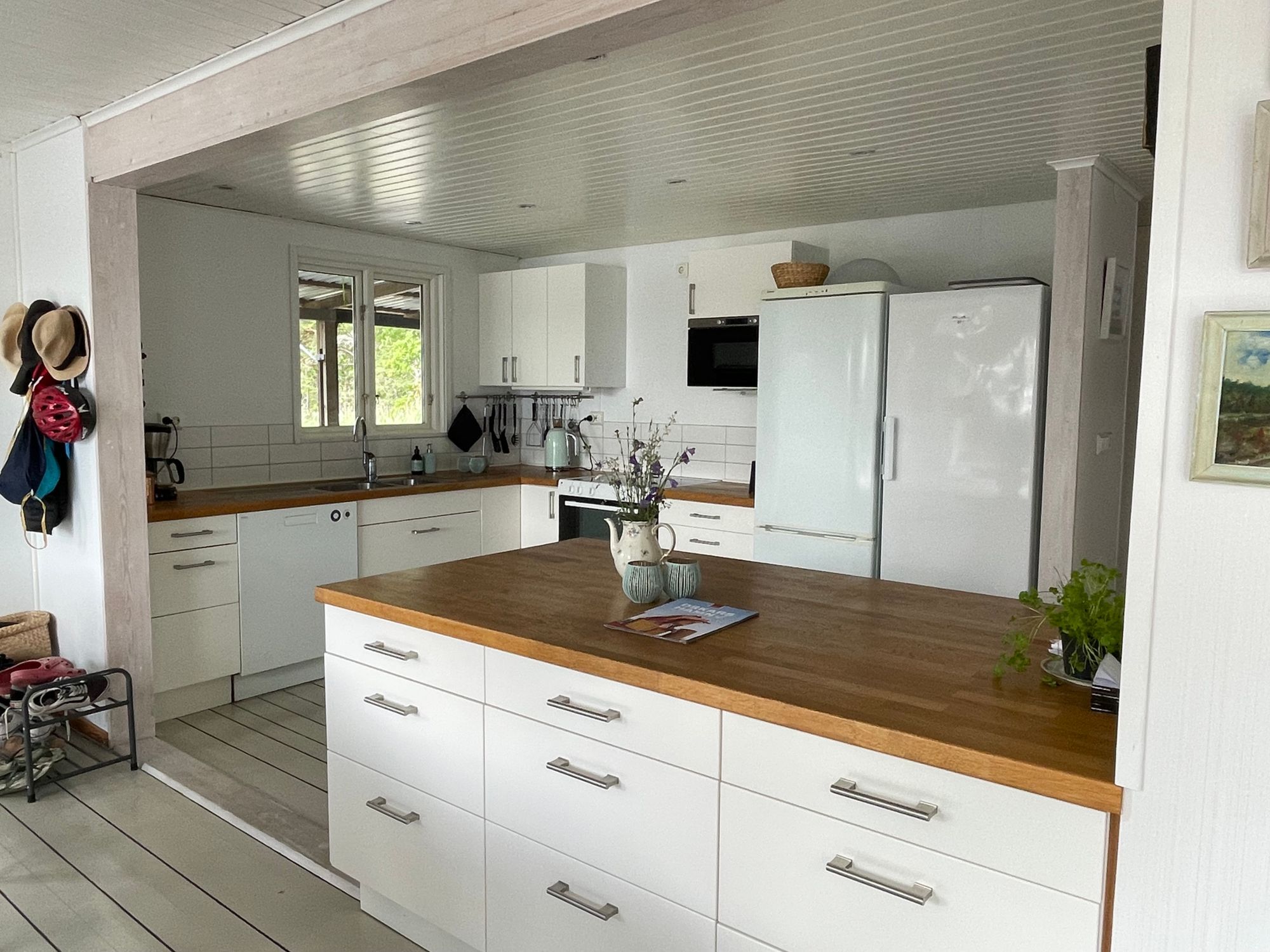 Härligt sommarhus med havstomt och egen brygga – bild 18 av 24