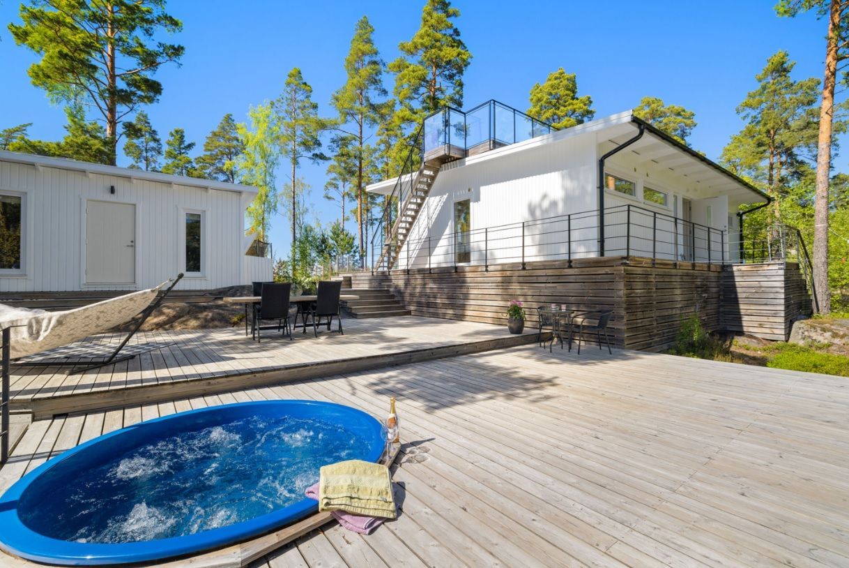 Modern stuga i Stockholms mellersta skärgård
