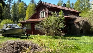 Fantastiskt stockhus för flera familjer nära bad