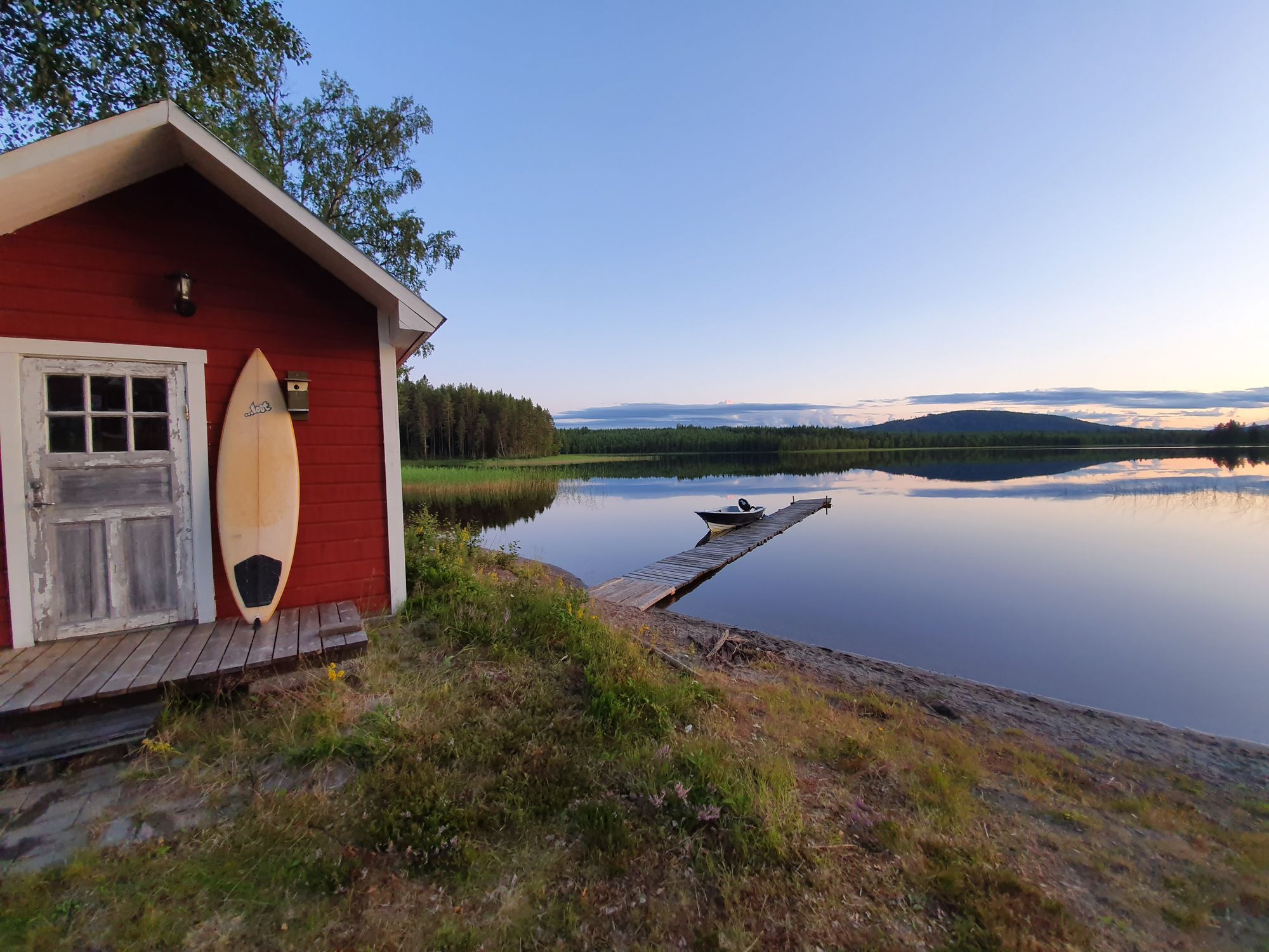 Stuga med sjöutsikt, bad, vandringsleder & fiske i – bild 14 av 16