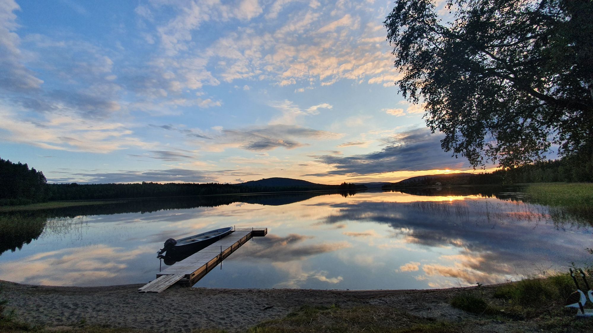 Stuga med sjöutsikt, bad, vandringsleder & fiske i – bild 15 av 16