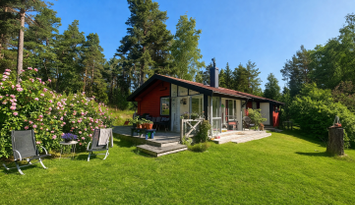 Sommarhus nära barnvänlig strand i Roslagen