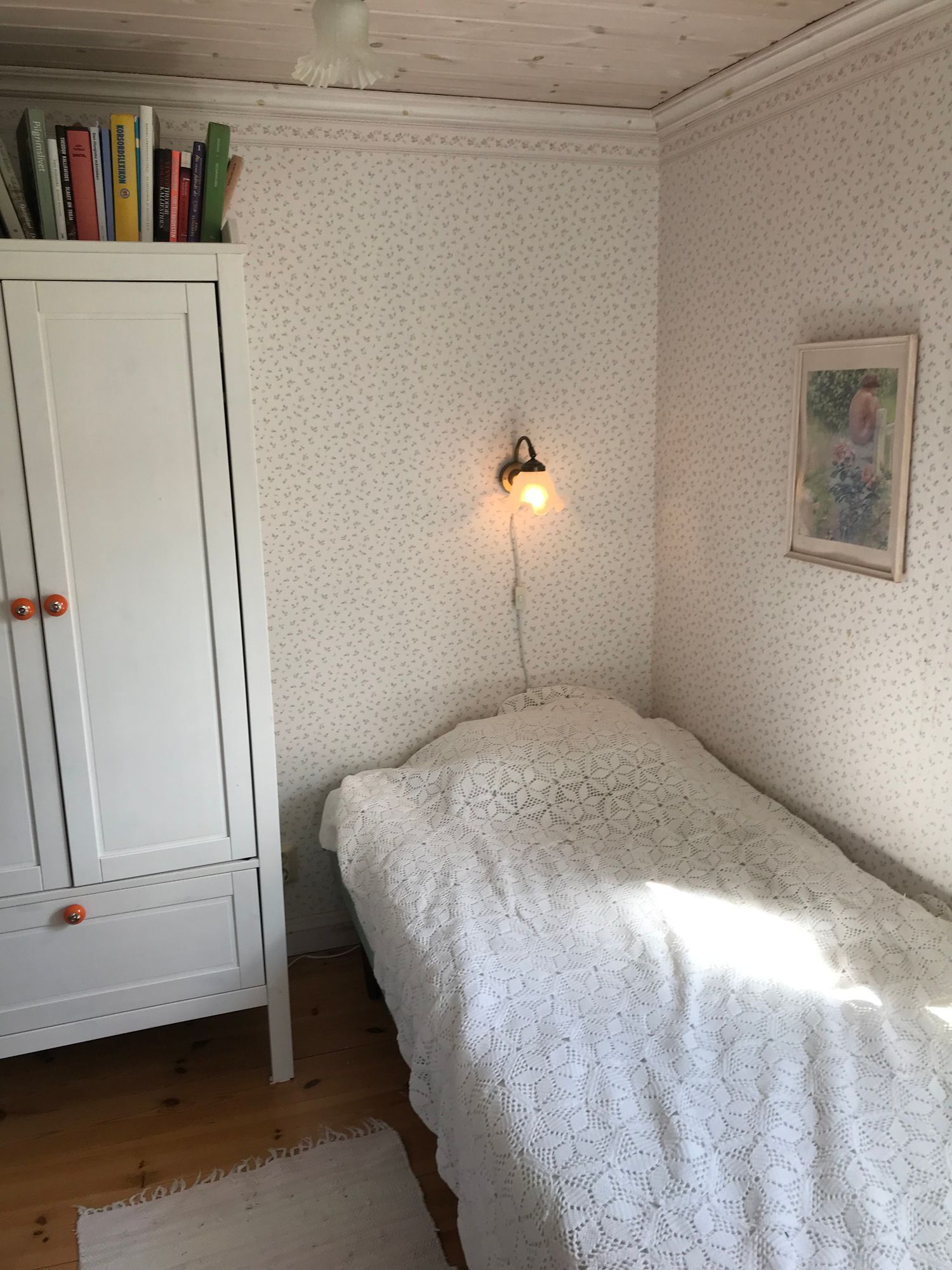 Mysig sommarstuga på Torpön vid sjön Sommen – bild 15 av 18