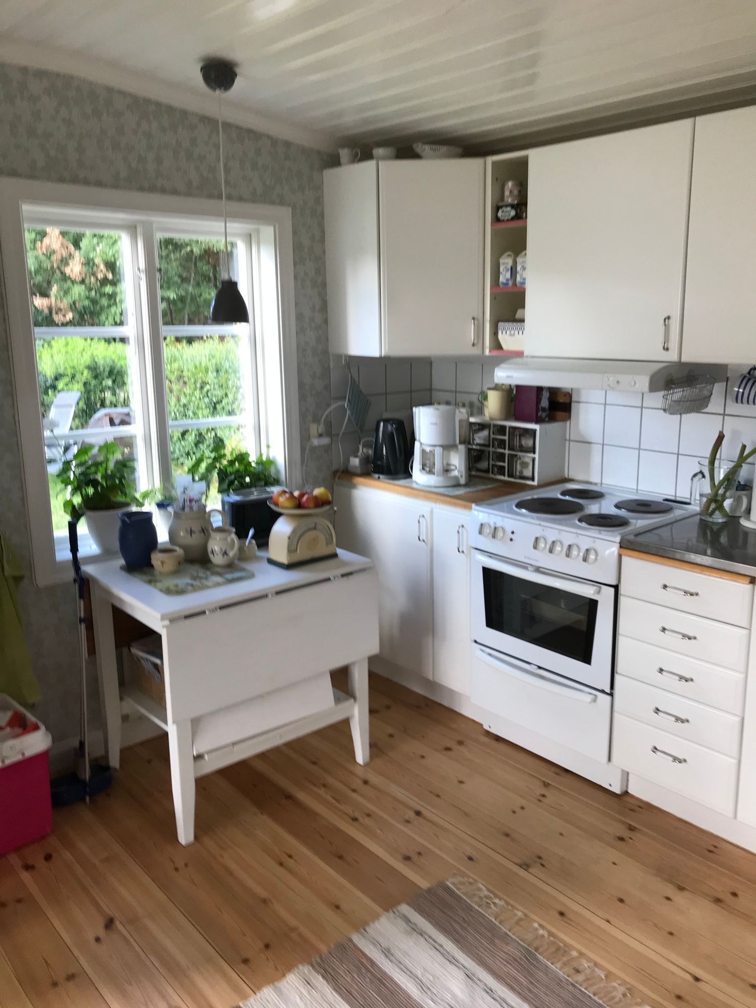 Mysig sommarstuga på Torpön vid sjön Sommen – bild 13 av 18