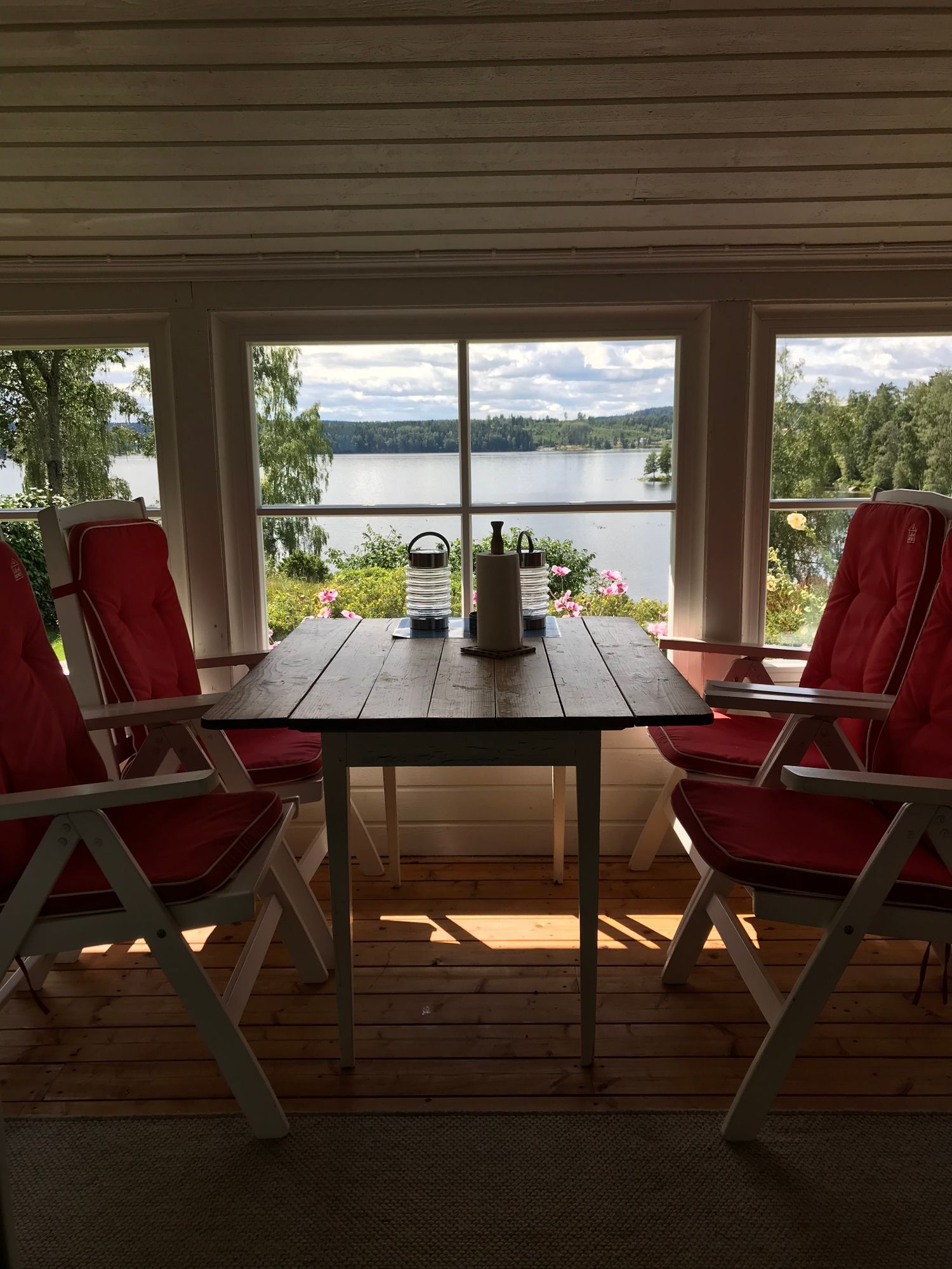 Mysig sommarstuga på Torpön vid sjön Sommen – bild 8 av 18