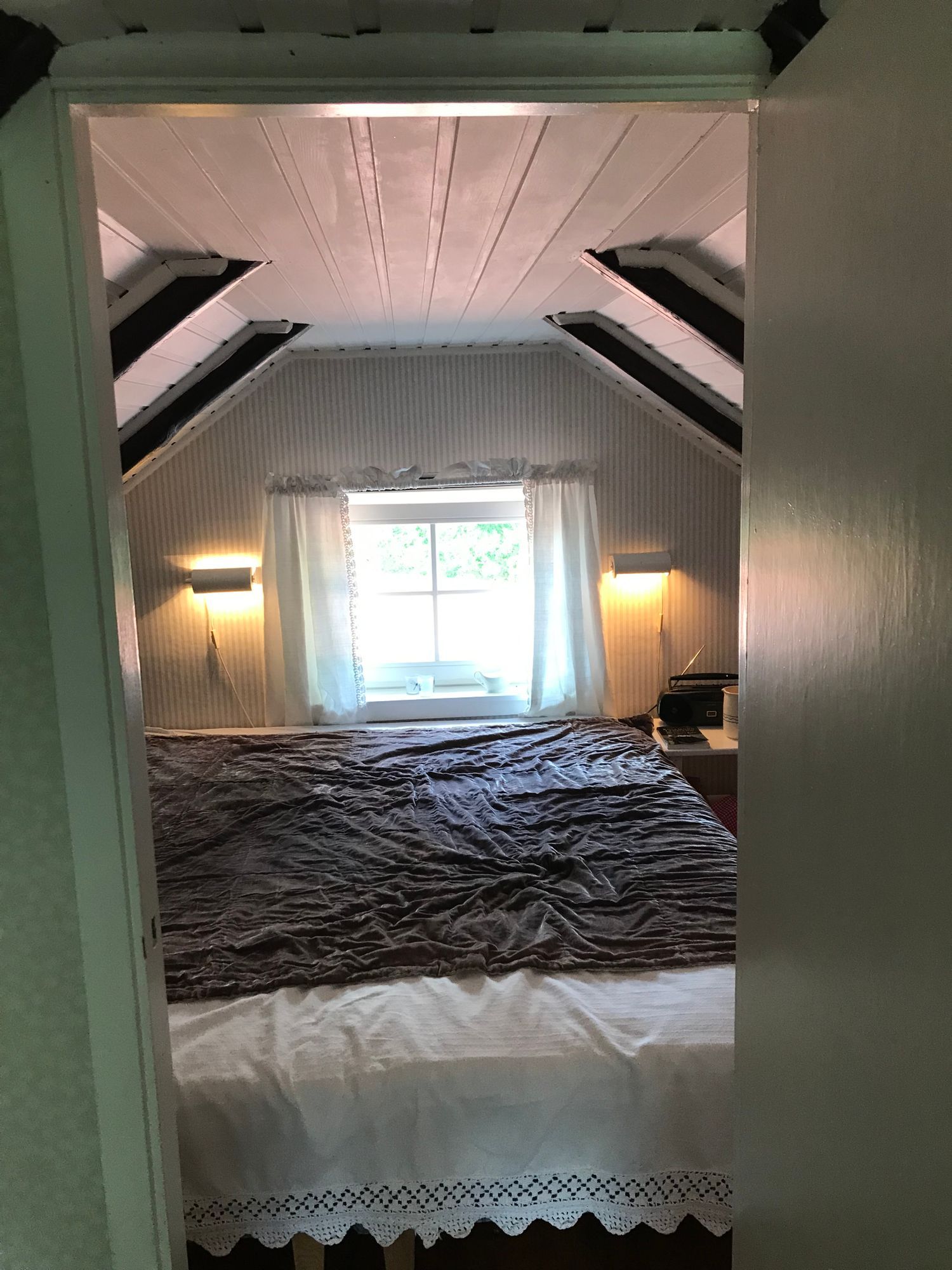 Mysig sommarstuga på Torpön vid sjön Sommen – bild 14 av 18