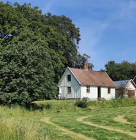 Welcome to the village blacksmith Fride's cottage