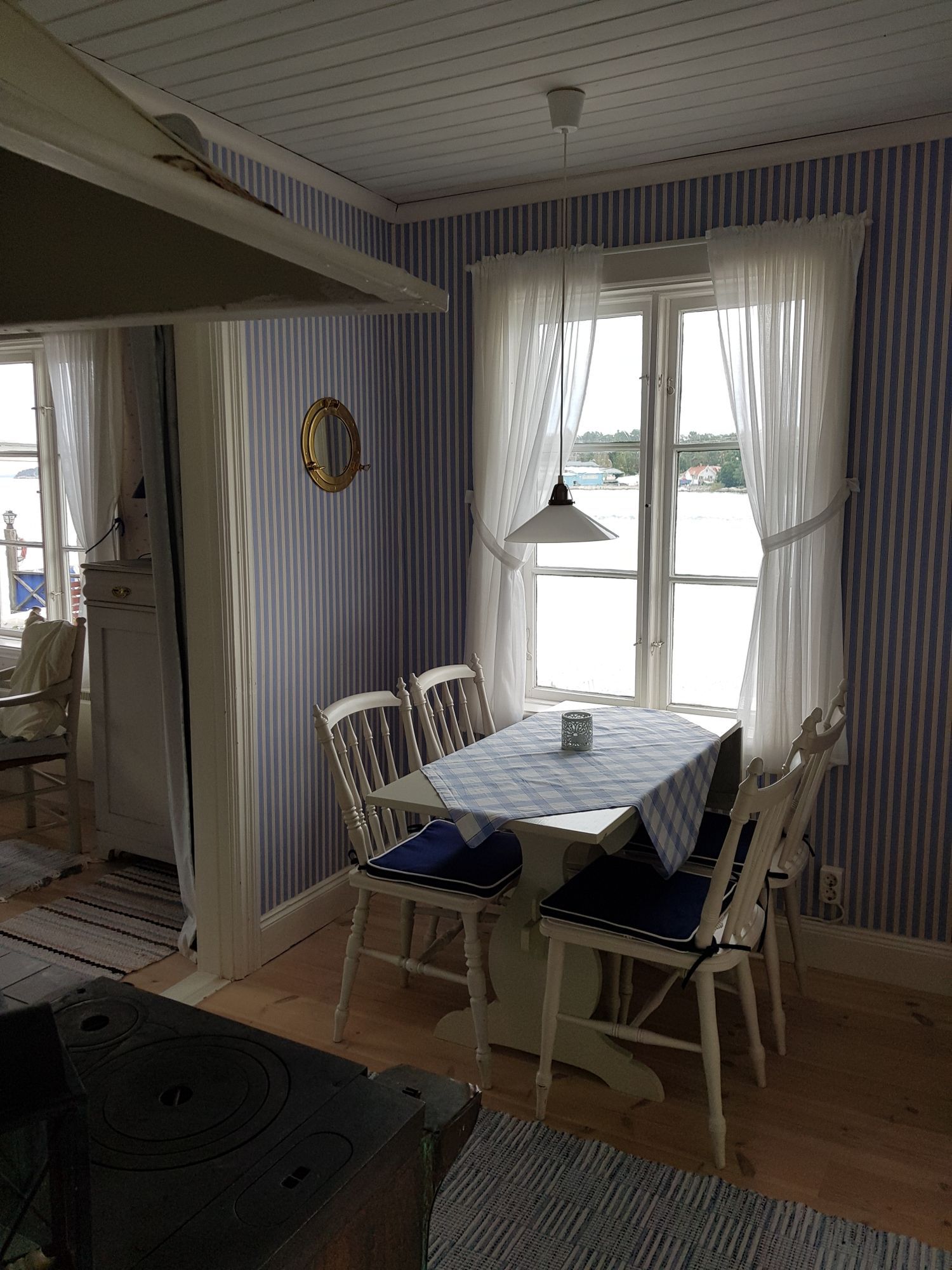 Charmig Sjöstuga på Dalarö, vid havet, egen strand – bild 7 av 18
