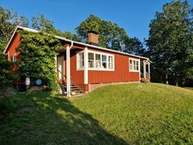 Ljus & mysig sommarstuga, 6 (+2) bäddar