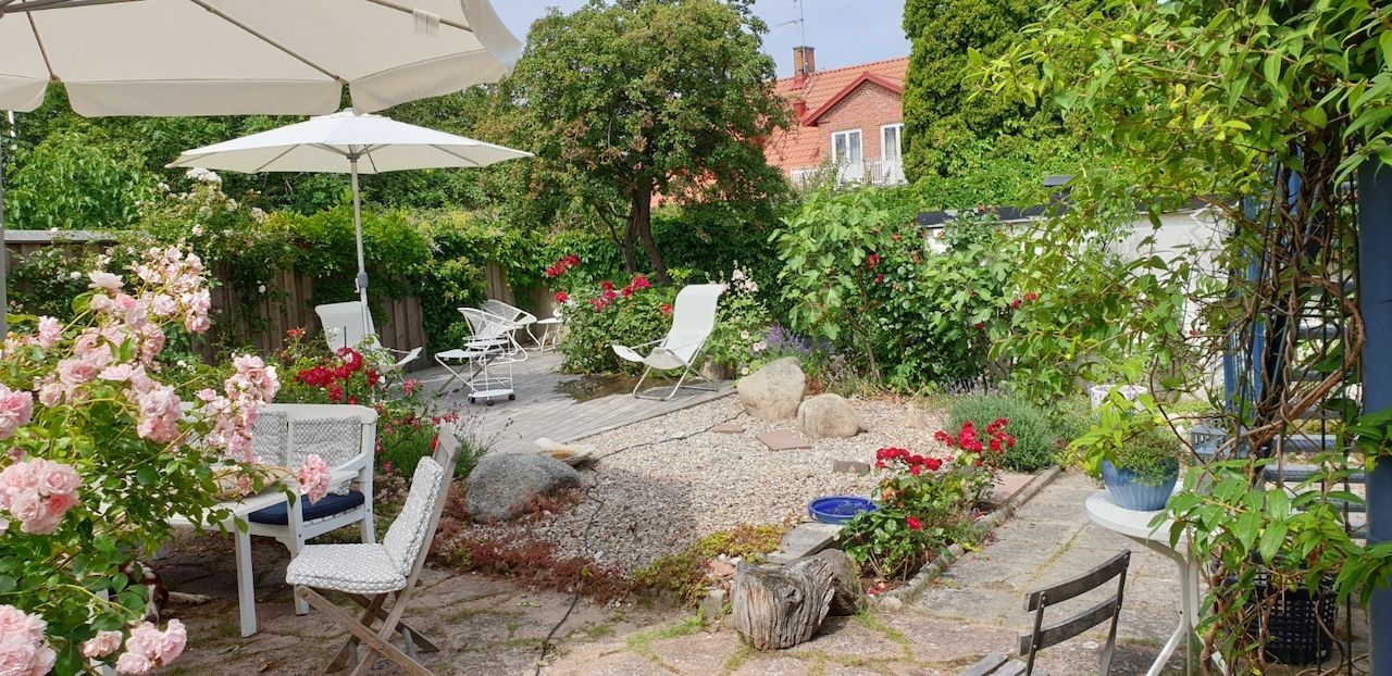 Gathus med havsutsikt centralt i Kivik – bild 11 av 21