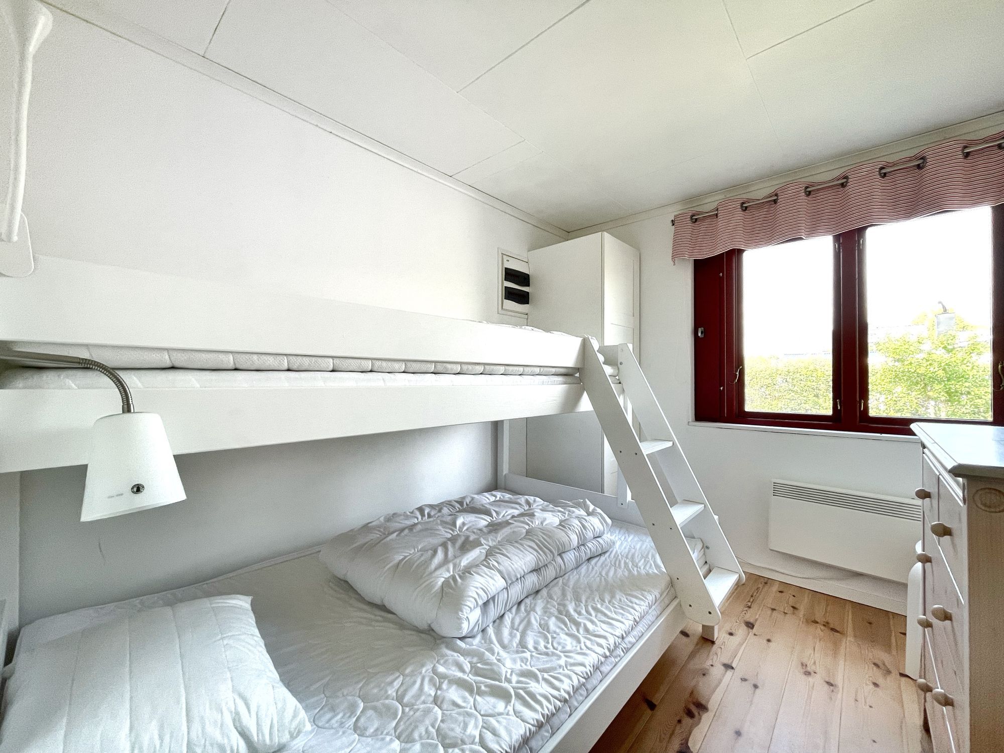 Havsnära hus i Ronehamn på Gotland – bild 13 av 24