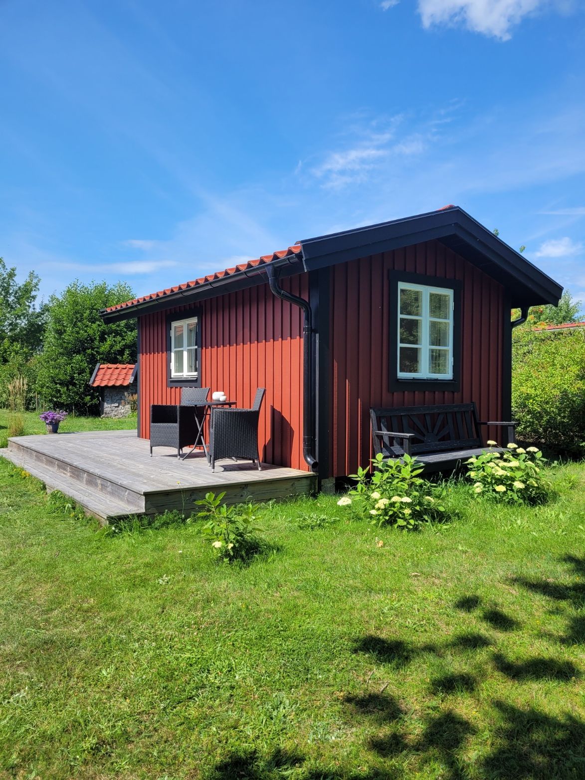 Unikt läge, charmigt renoverat hus – bild 22 av 24